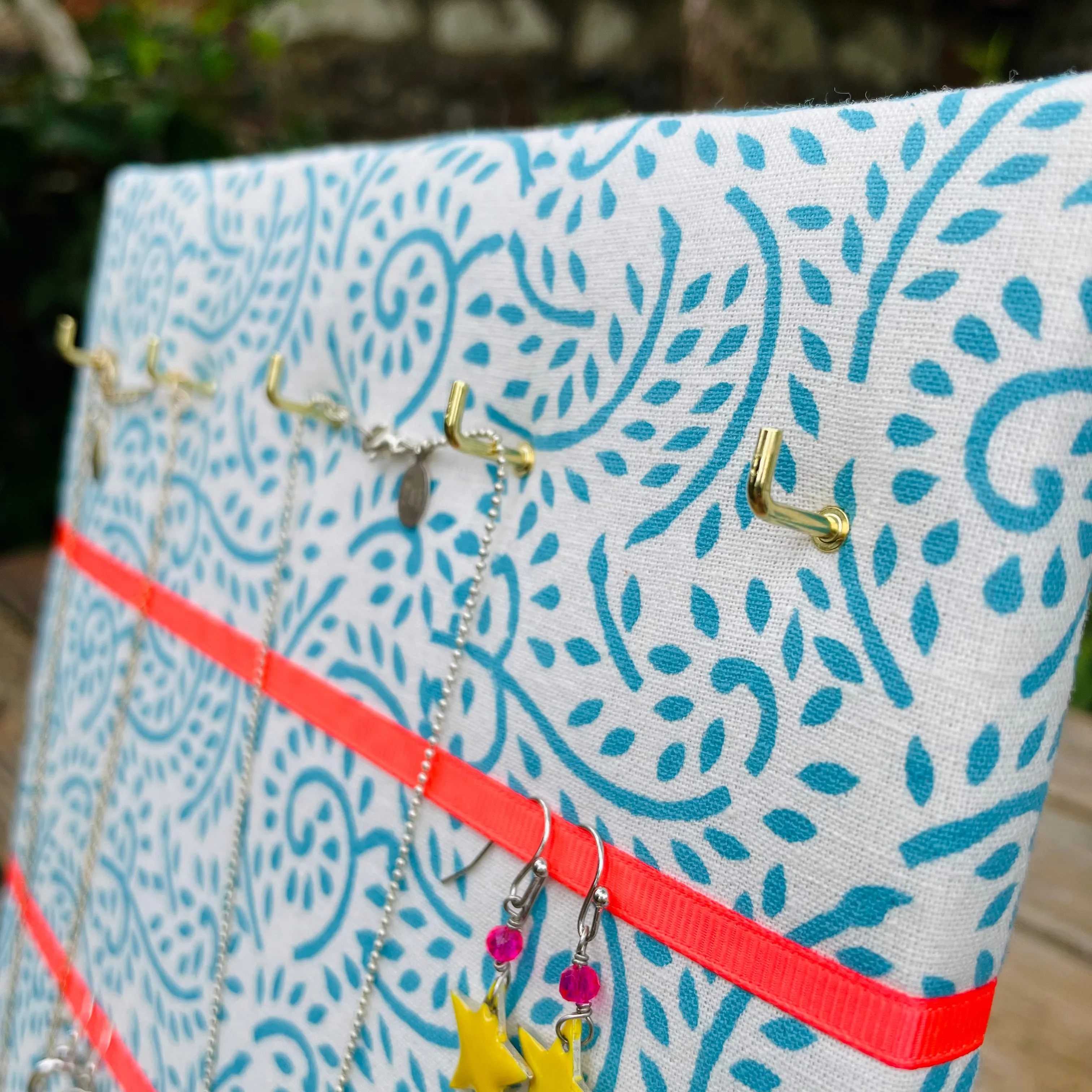 Hook & Hang Jewellery Board - Turquoise Leaf Print / Neon Orange Ribbon